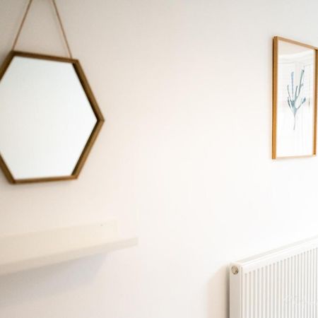 The Lookout, Modern Home From Home, Sleeps 5, With Private Parking & Outside Terrace St Ives Exteriör bild