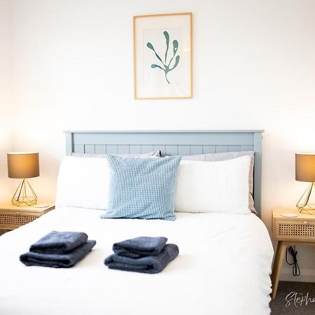 The Lookout, Modern Home From Home, Sleeps 5, With Private Parking & Outside Terrace St Ives Exteriör bild