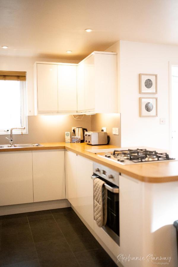 The Lookout, Modern Home From Home, Sleeps 5, With Private Parking & Outside Terrace St Ives Exteriör bild