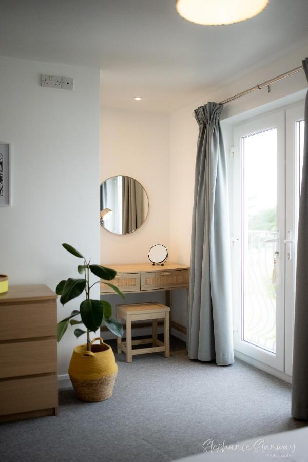 The Lookout, Modern Home From Home, Sleeps 5, With Private Parking & Outside Terrace St Ives Exteriör bild