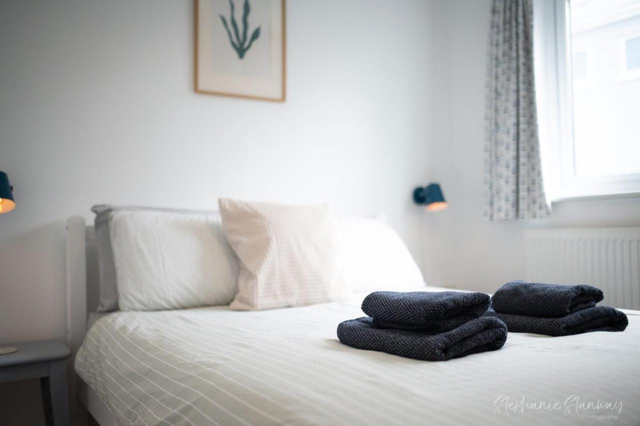 The Lookout, Modern Home From Home, Sleeps 5, With Private Parking & Outside Terrace St Ives Exteriör bild