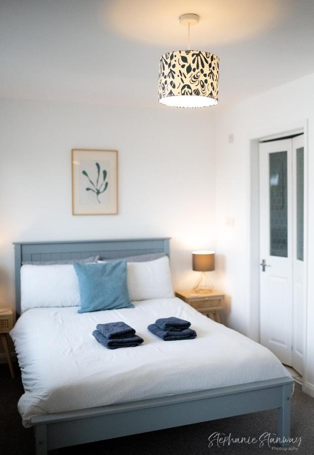 The Lookout, Modern Home From Home, Sleeps 5, With Private Parking & Outside Terrace St Ives Exteriör bild