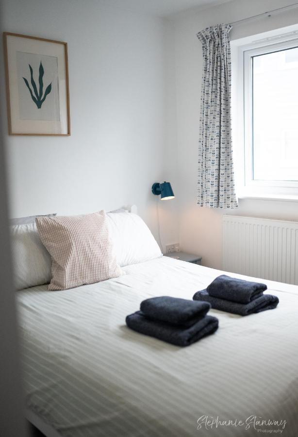 The Lookout, Modern Home From Home, Sleeps 5, With Private Parking & Outside Terrace St Ives Exteriör bild