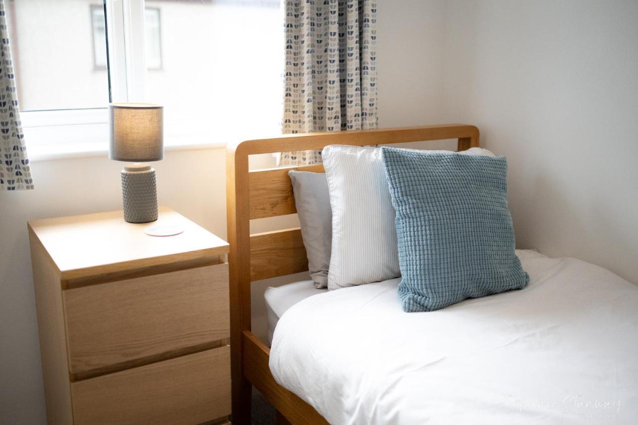 The Lookout, Modern Home From Home, Sleeps 5, With Private Parking & Outside Terrace St Ives Exteriör bild